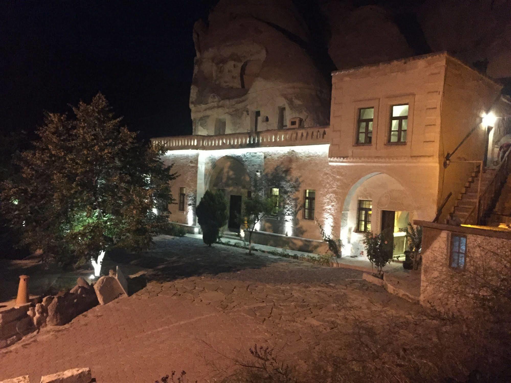 The Village Cave Hotel เกอเรเม ภายนอก รูปภาพ